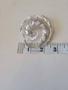 Vintage Silver Tone Wreath Brooch